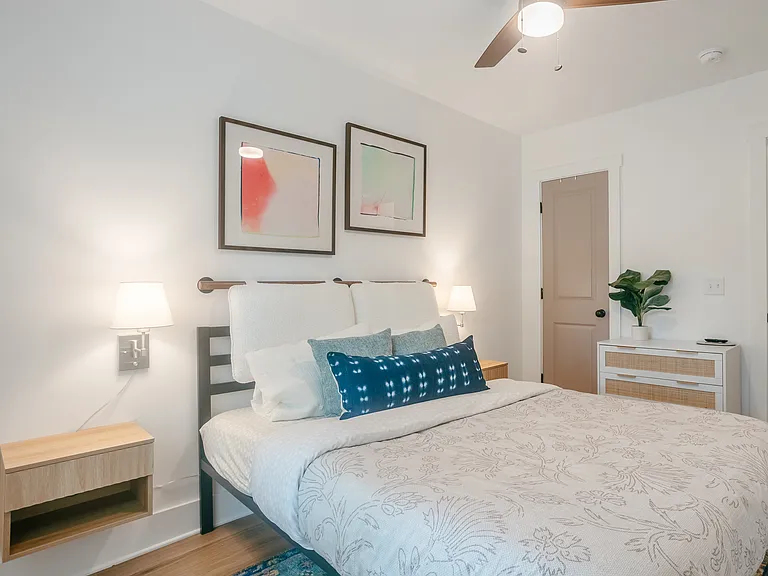 1126 E 55th St #1126 — Photo 9