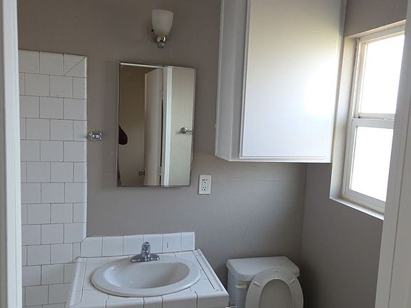 3rd image of 2753 E Hammond Ave