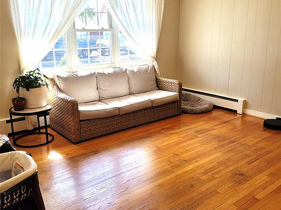 4th image of 1013 Karen Ln