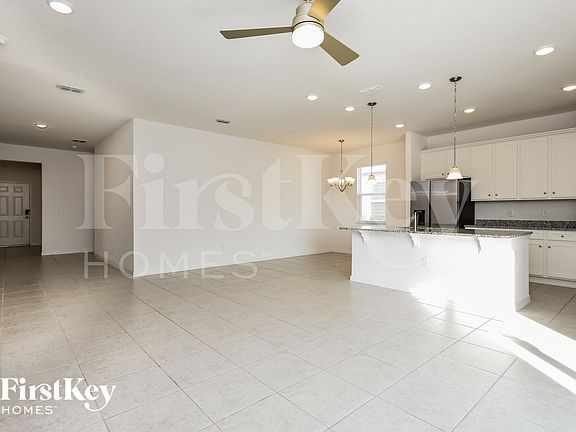 4th image of 581 Crown Rose Dr