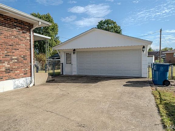 3rd image of 1 Violet Ave