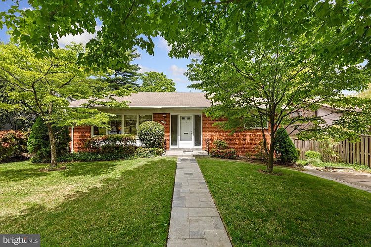 1st image of 3911 Montrose Dr