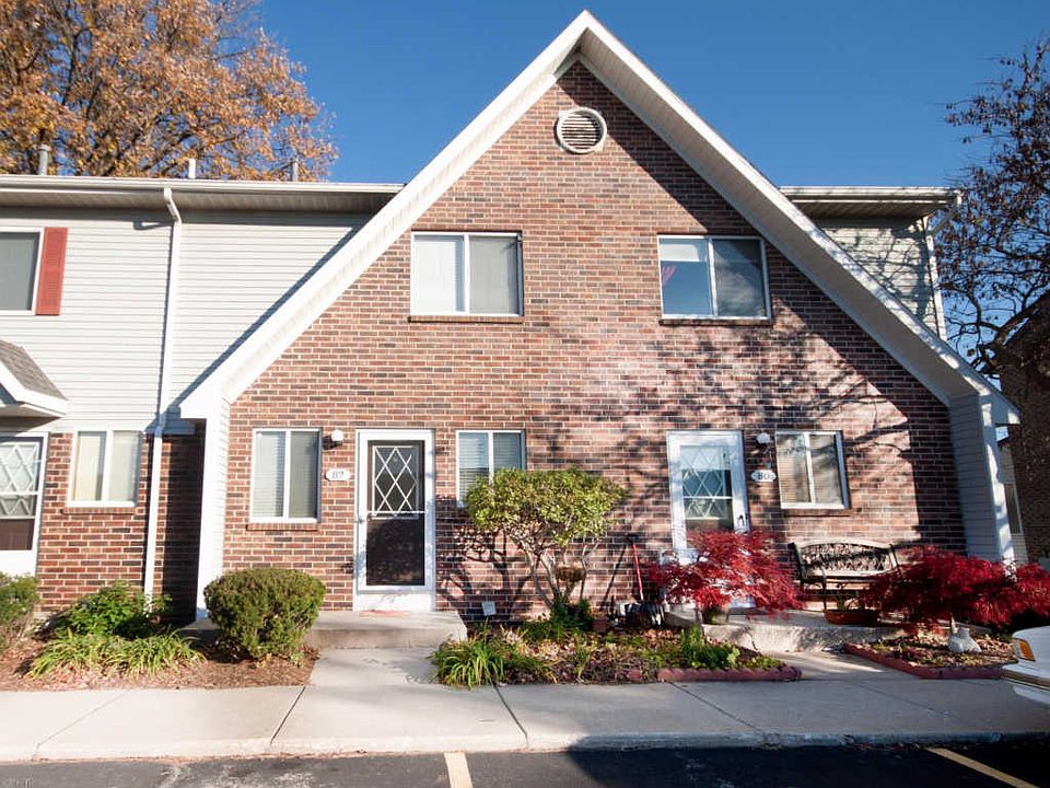 1st image of 82 Carriage Ln SW #10