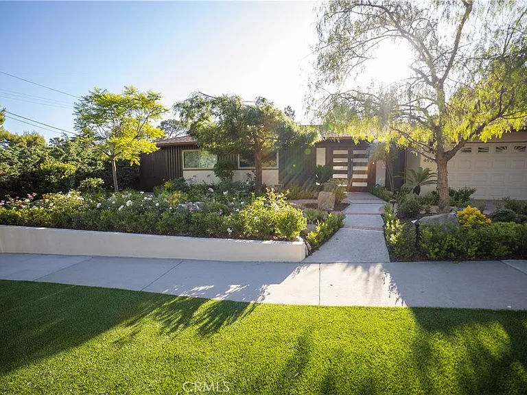 4935 Ocean View Blvd — Photo 1