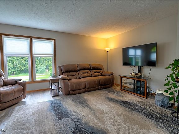 5th image of 5363 Park Dr