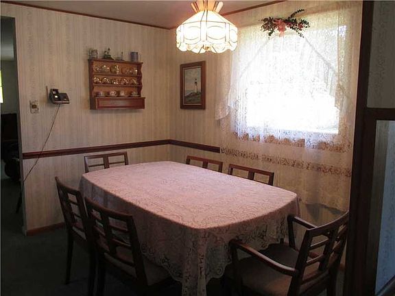 5th image of 241 Woodlawn Dr