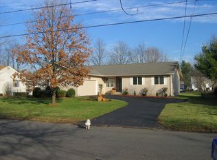 6 Goodrich Ave, Cromwell, CT 06416