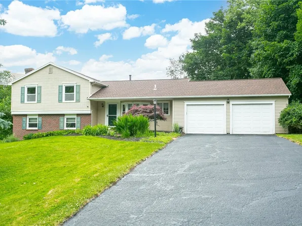 71 S Ridge Trl, Fairport, NY 14450