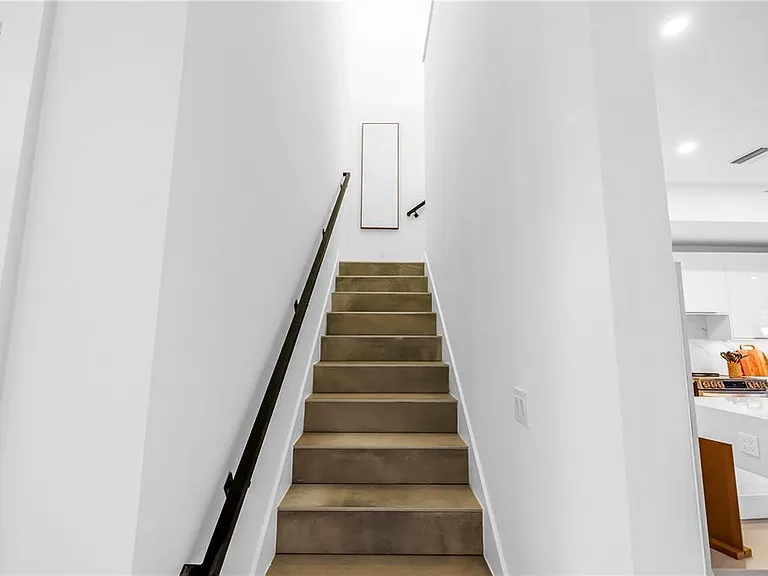 2065 Goldenrod St — Photo 38