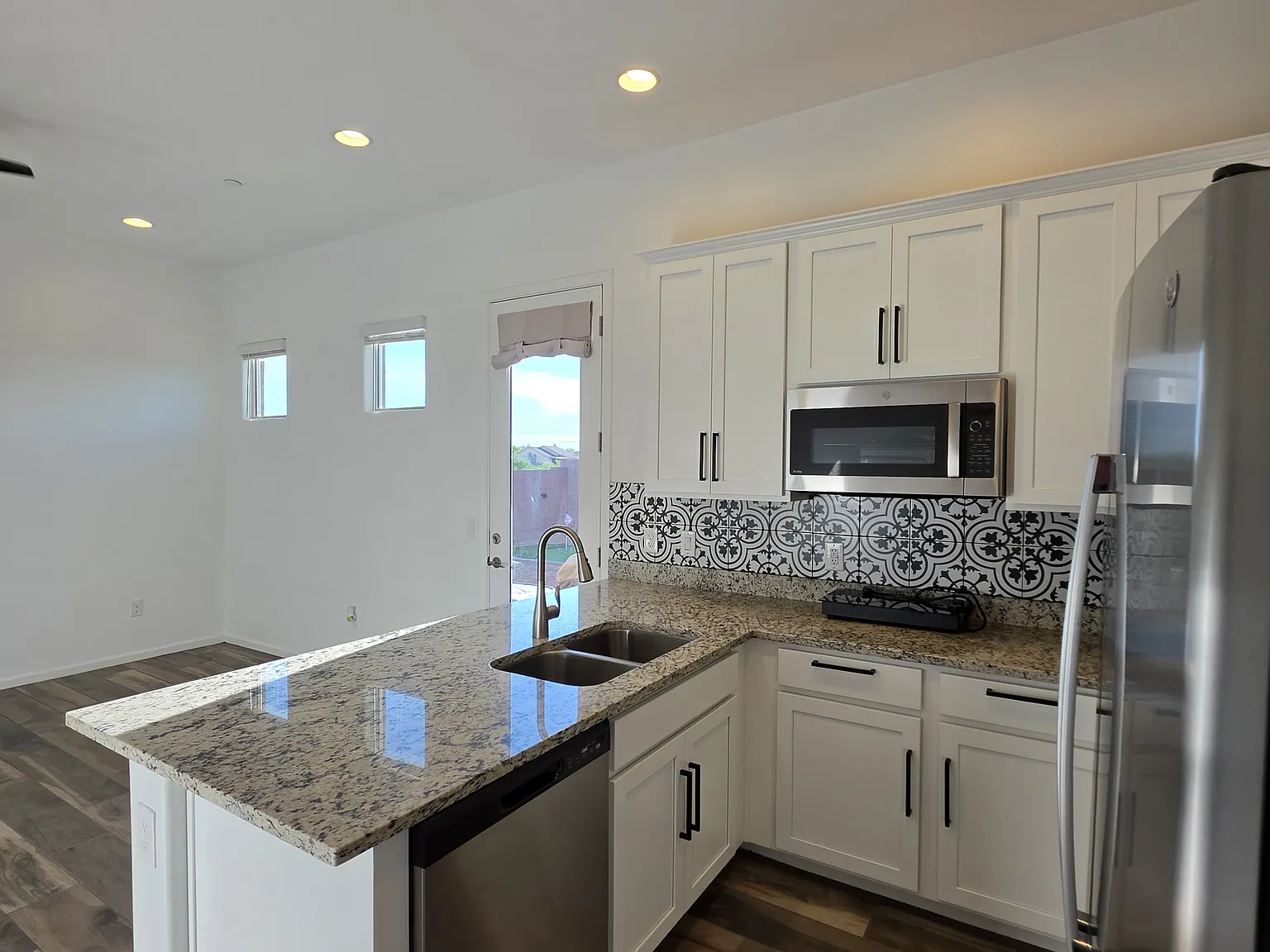 1 bed, 1000 sqft, $1,750 — Photo 4