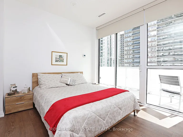 101 Erskine Ave #510 — Photo 14