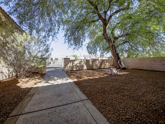 5th image of 875 Empress Dr
