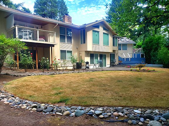 Complete with BB-Q and outdoor Tables.