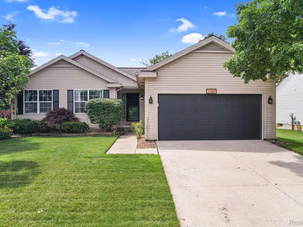2361 Lorraina Ln, Hartland, MI 48353