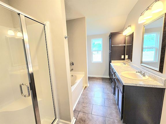 5th image of 3158 Easton Dr