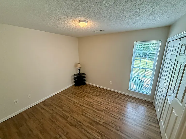 405 Whispering Ln — Photo 14
