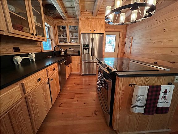 5th image of 261 Bluff Rd S