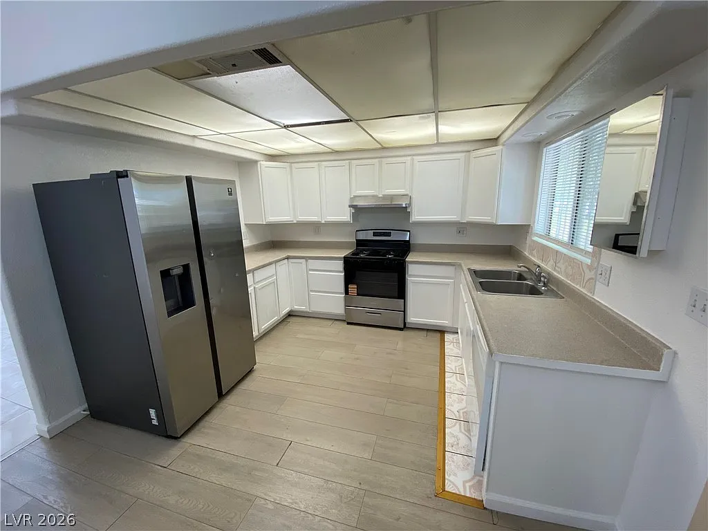 4 bed, 2.0 bath, 1563 sqft, $1,900 — Photo 4