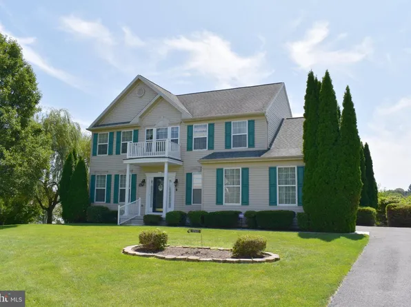108 Bridle Hill Ct, Chambersburg, PA 17202