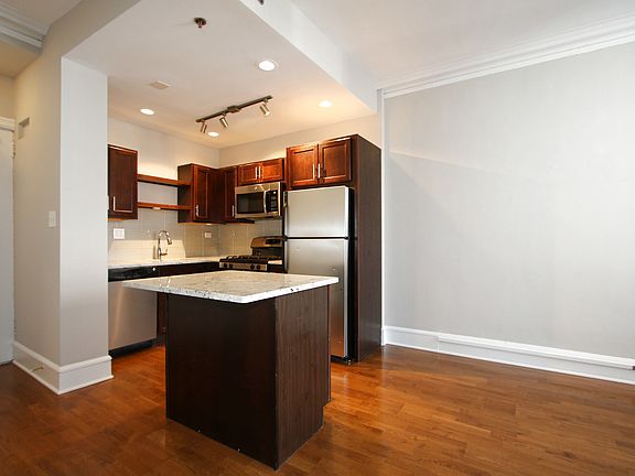 3rd image of 415 W Belmont Ave #1106