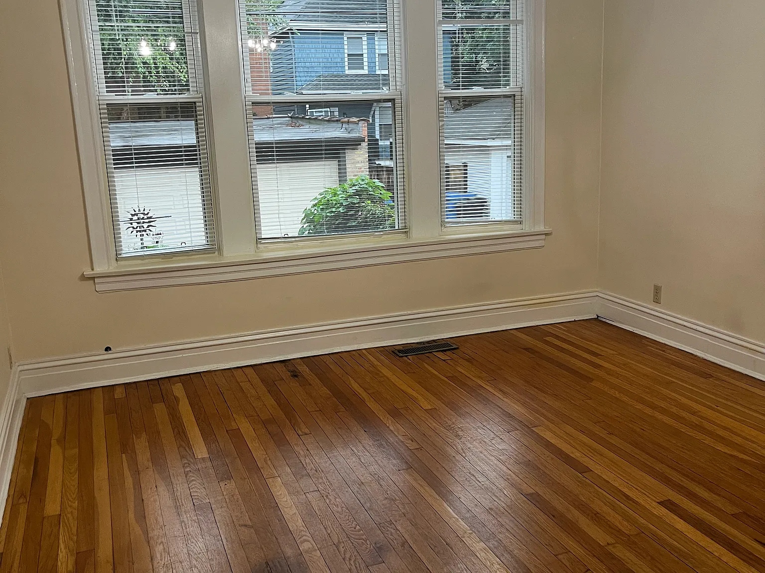 1 bed, 800 sqft, $2,400 — Photo 4