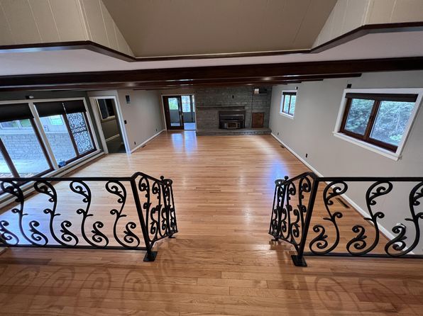 3329 Collins Ferry Rd