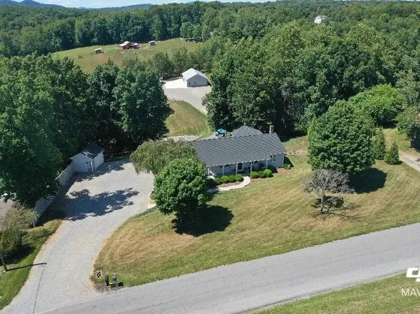 363 Farmington Rd, Hardy, VA 24101