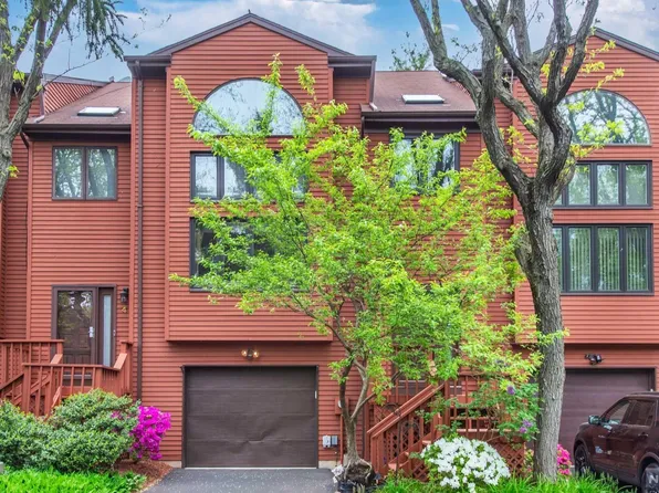 5 Sherry Ln, Saddle Brook, NJ 07663