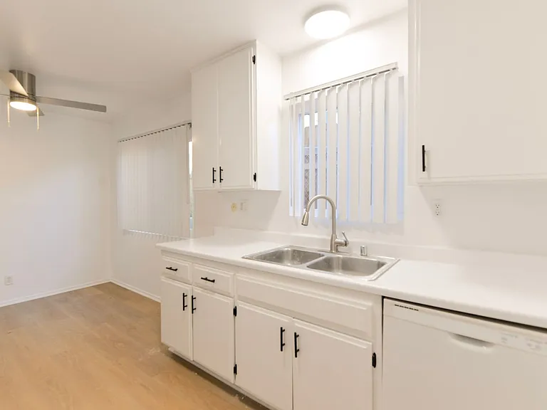 306 Avenida Granada — Photo 9