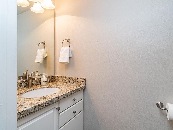 4th image of 921 W University Dr Unit 1133