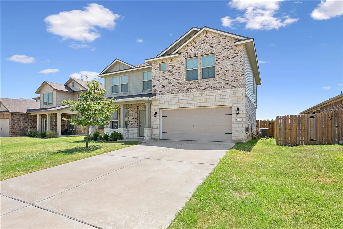 5 bed, 2.5 bath, 2444 sqft, $2,700 — Photo 3