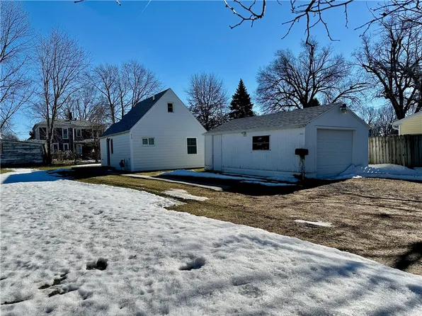 410 W 4 1/2 St S, Newton, IA 50208