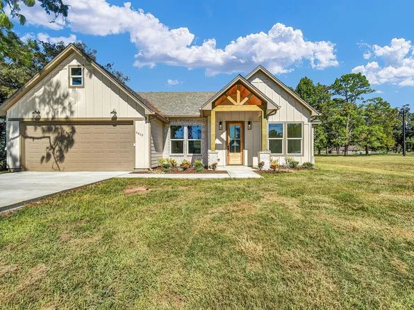6610 Spencer Dr, Freeport, TX 77541