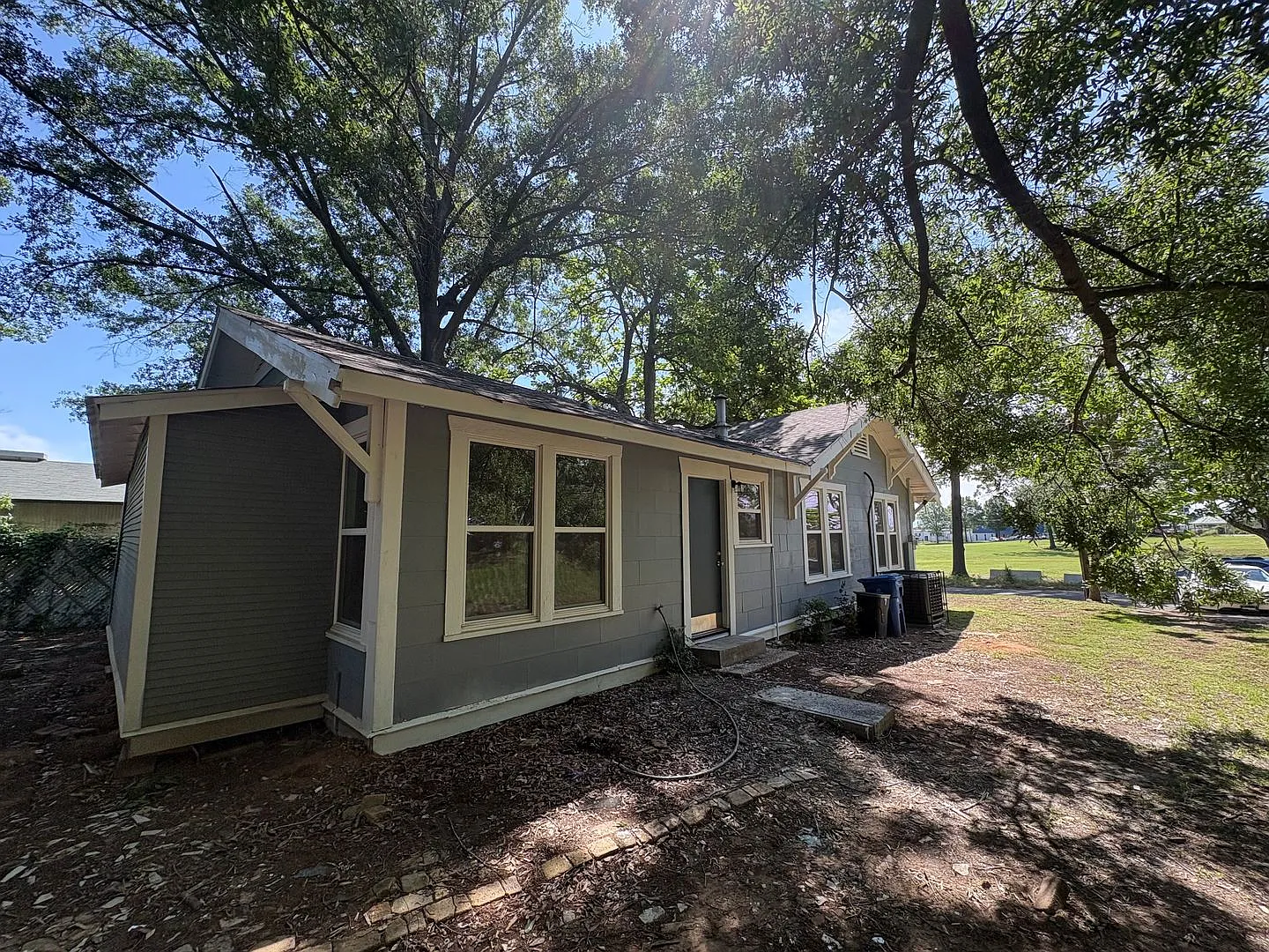 Gorgeous fully remodeled 3 bed/1.5 bath Craftsman-style Bungalow — Photo 3