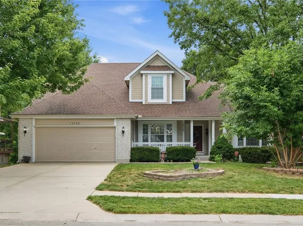 15728 S Madison Dr, Olathe, KS 66062