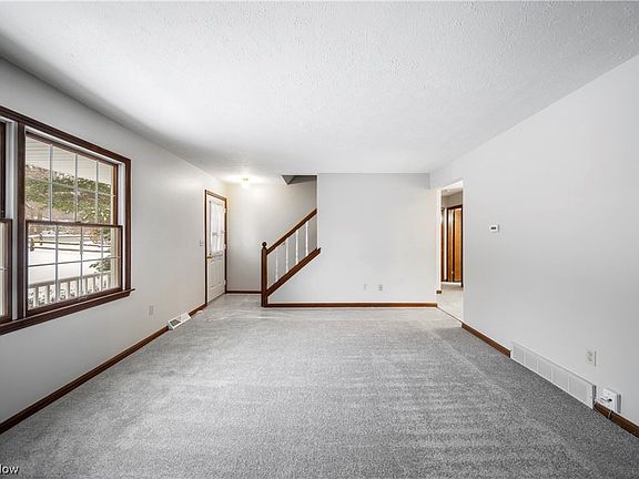 4th image of 9091 Jackson St