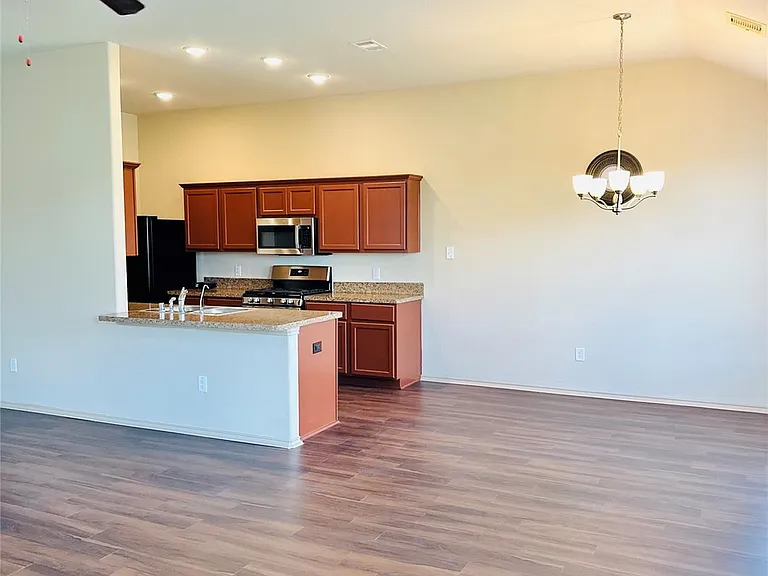 5202 Lilac Hollow Ln — Photo 4