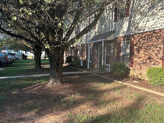 4th image of 620 Cedarbrook Ct