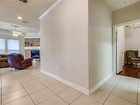 4th image of 569 Birch Valley Ct