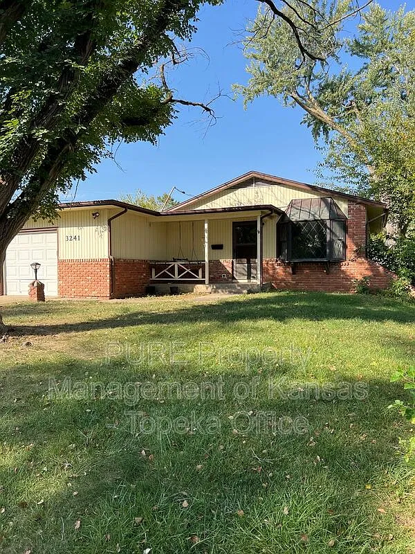 3 bed, 1.0 bath, 960 sqft, $1,325 — Photo 3