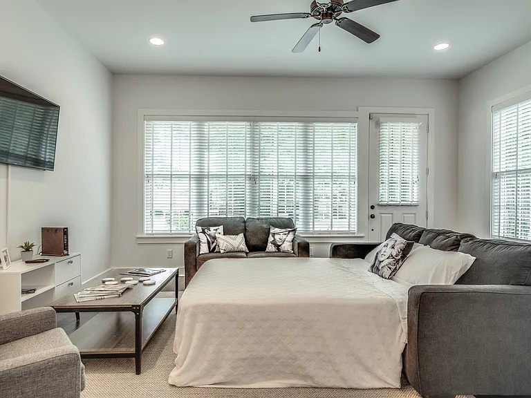 418 Douglas Ave — Photo 15