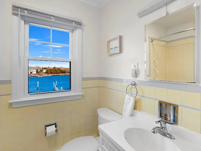 31 Harbor Dr — Photo 6