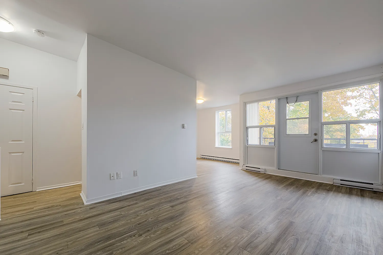 Dundas Court Apartments — Photo 4