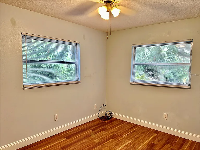 2437 Eastbrook Blvd — Photo 20