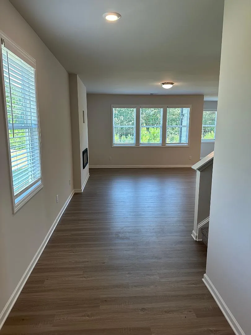 3 bed, 2.5 bath, 1887 sqft, $2,100 — Photo 4