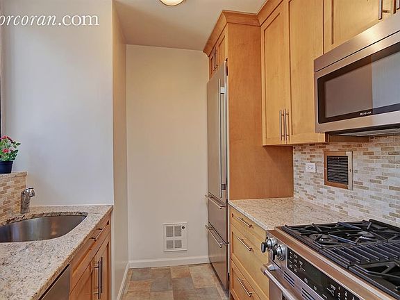 3rd image of 255 E 49th St APT 14A