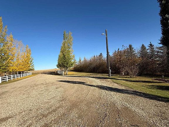 4th image of 64033 E Township Road 720