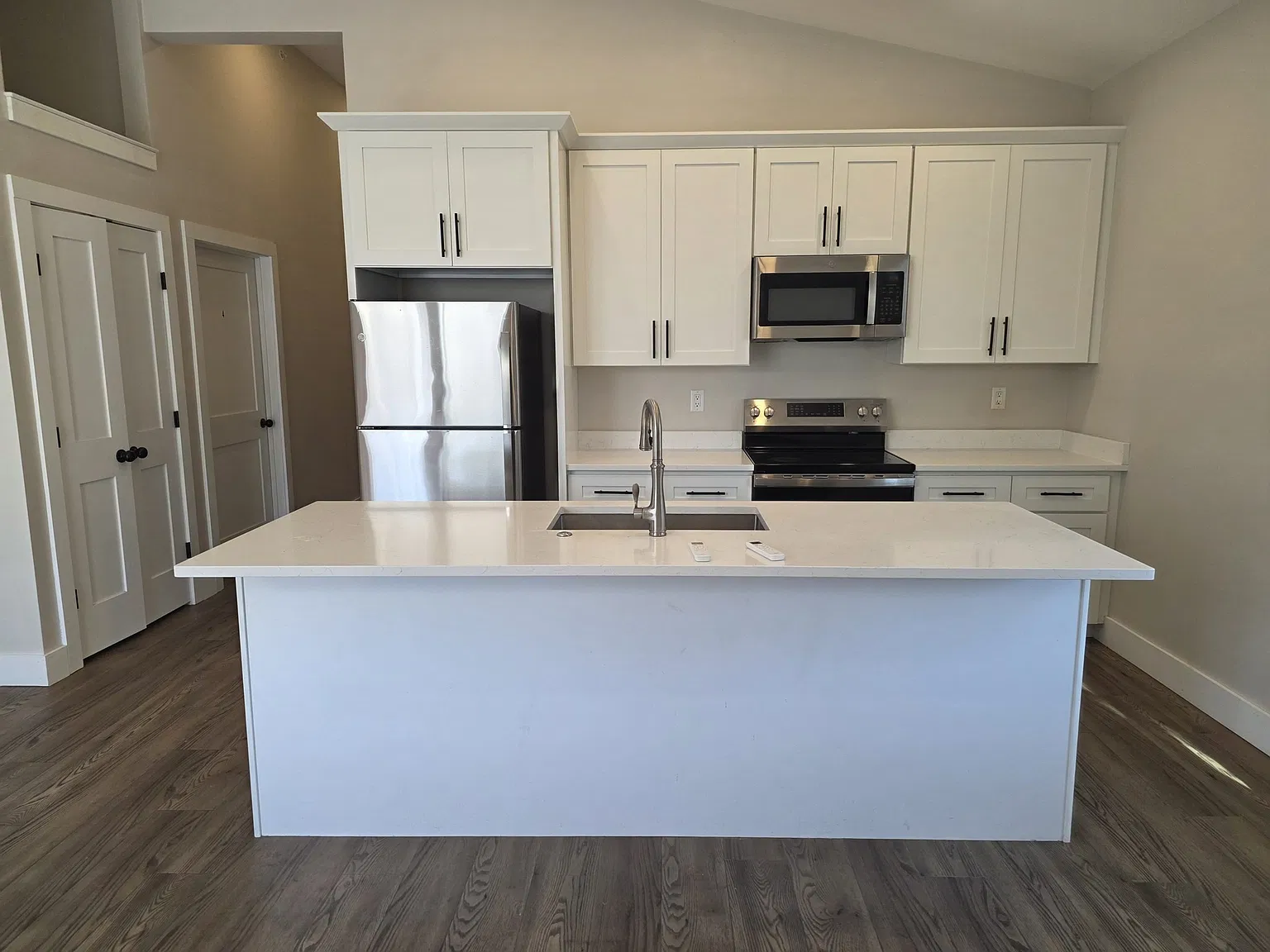 4 bed, 4.0 bath, 1400 sqft, $4,800 — Photo 1