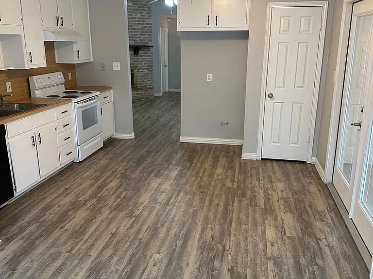 506 Ivanhoe Dr — Photo 3