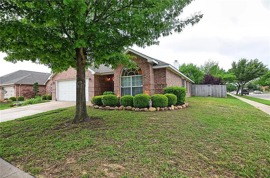 3 bed, 1815 sqft, $2,400 — Photo 1